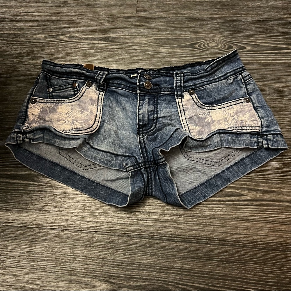 Women’s booty Jean shorts